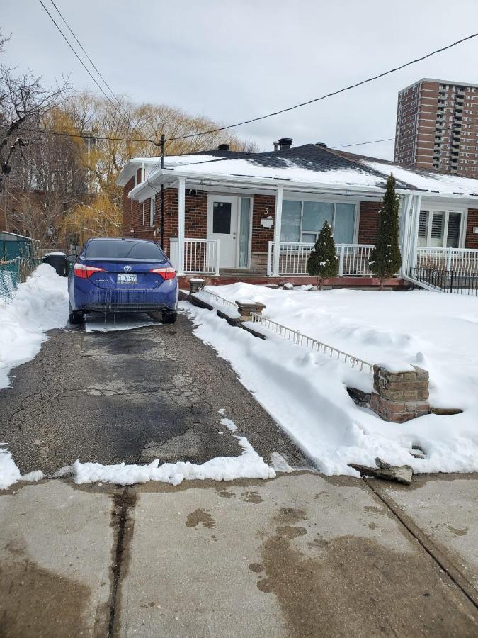 Maxwell Esabu Toronto Exterior foto